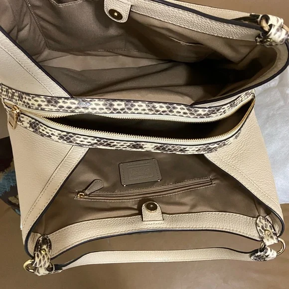 COACH Leather Bag - Picture 4 of 4